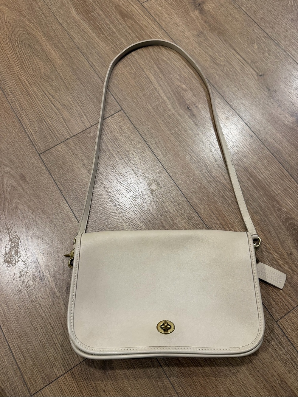 Vintage Coach cream turnkey Leather Crossbody Bag